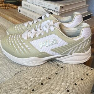 Fila Women Axilus 2 Energized white/metallic Silver White Tennis Sneakers Size 9